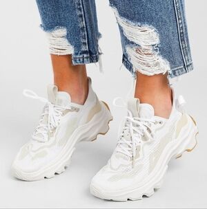 Sorel Women's Kinetic Breakthru Day Lace Sneakers White Size 9.5